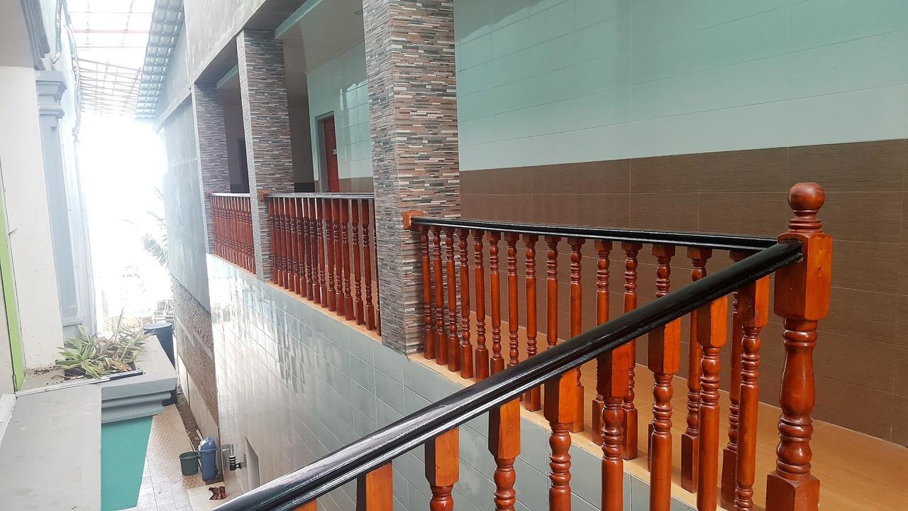 Nasional Hotel Gunungsitoli Luaran gambar